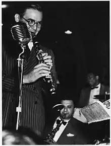 Musso (middle) performs with Benny Goodman (left) and Sid Catlett (right) in the 1940s.