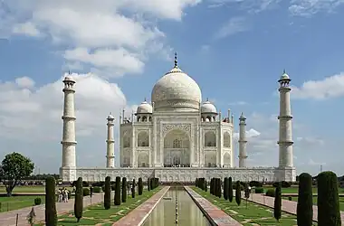 Image 23The Mughal and English-style garden leading to the Taj Mahal. (from History of gardening)